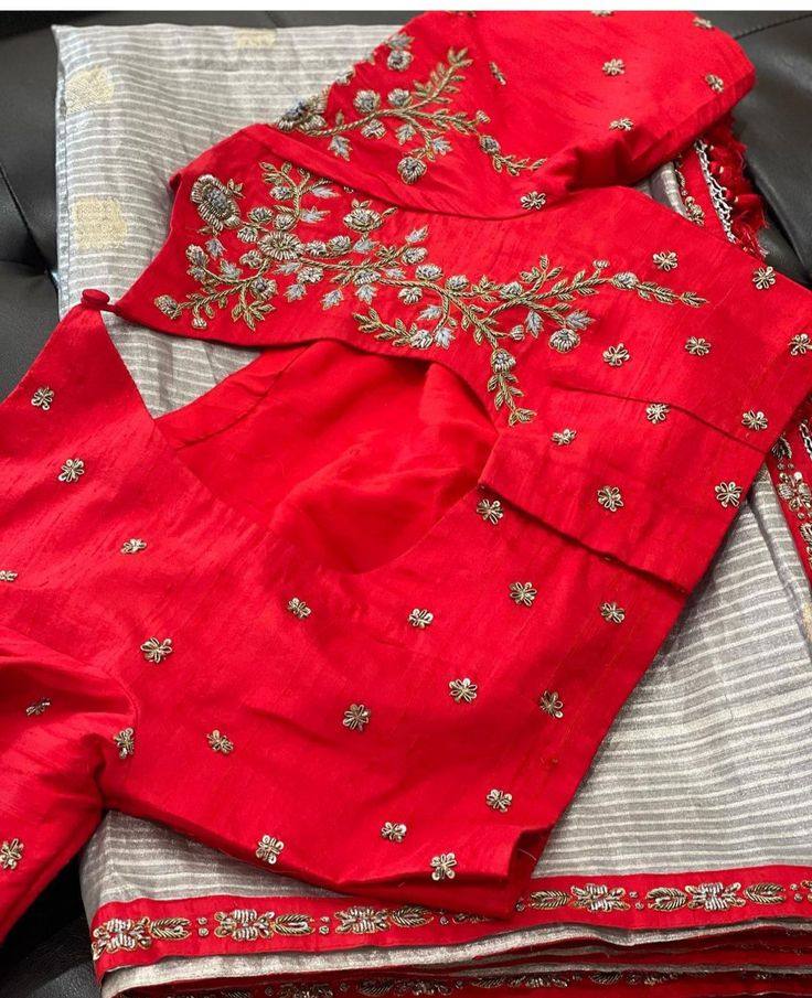 Shoulder Aari Work Blouse, Shoulder Embroidery Designs, Maggam Work Blouse Designs Latest, Work Blouse Designs Latest, Shoulder Embroidery, Work Blouse Designs, Latest Bridal Blouse Designs, Maggam Work Blouse, Blouse Designs Catalogue