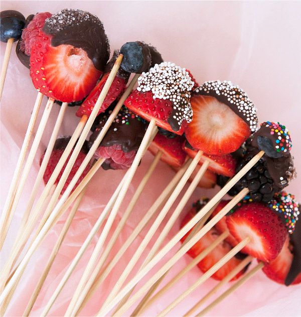 strawberries and chocolate covered strawberries on sticks