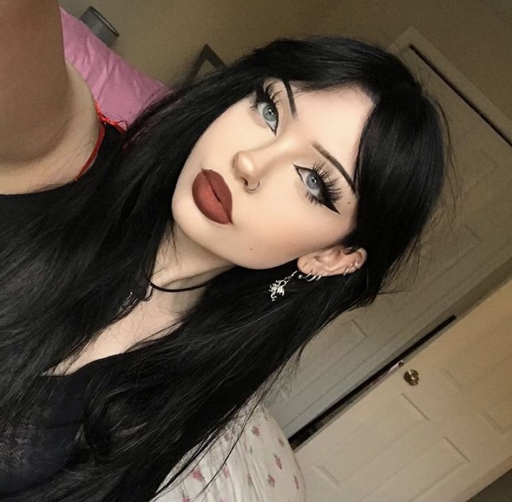 Dark Makeup Looks, Punk Makeup, Alt Makeup, Alternative Makeup, Dragon Earrings, Emo Makeup, Edgy Makeup, Cute Makeup Looks, Goth Makeup