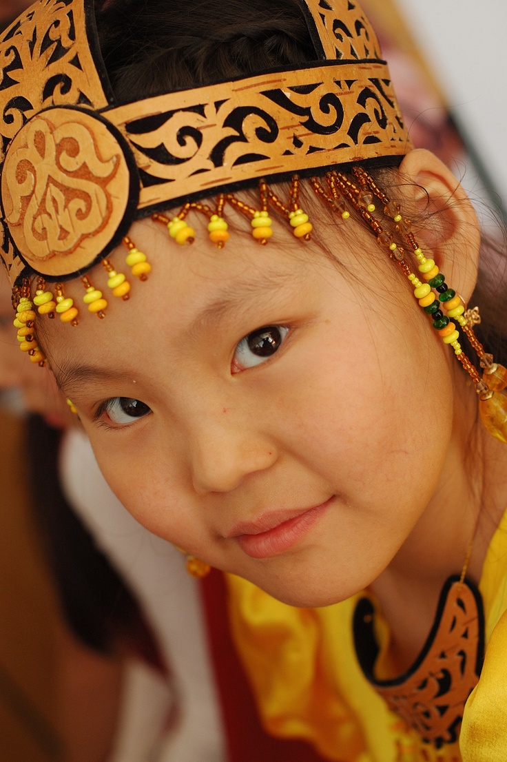 Young girl from Yakutistan, Russia Kids Around The World, We Are The World, World Cultures, People Of The World, Interesting Faces, People Around The World, Beautiful People, Persona, Russia