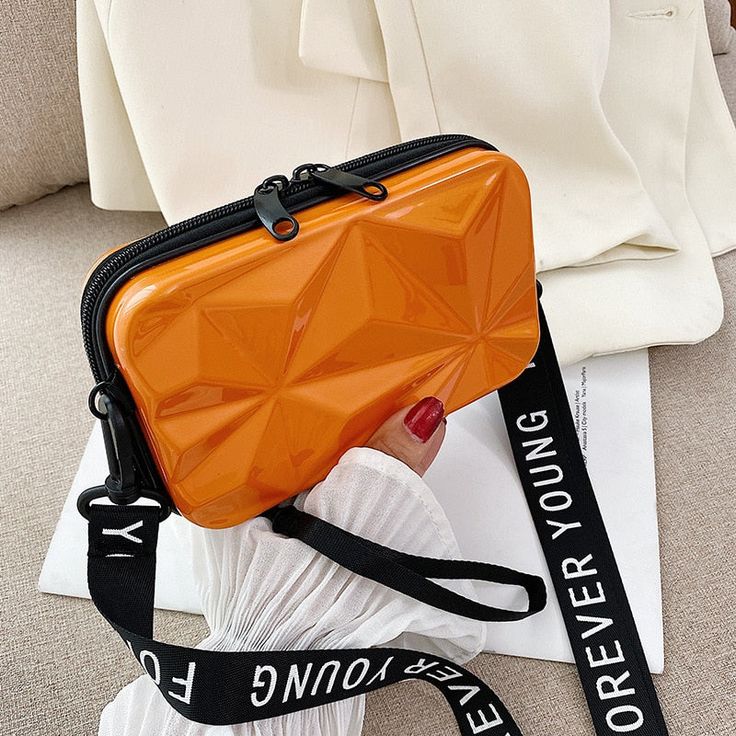 SPECIFICATIONStype5: crossbody bagstype4: Handbagstype3: bags 2021 womens brandtype2: shoulder bagstype: zara woman 2021style6: Fashionoccasions: It is suitable for leisure tourism and shoppingfeature2: shopping bags for boutiquefeature1: Leisure shopping bagcolor: Solid ColorStyle: FashionShape: BoxPlace Of Origin: GUANG DONG ProvincePlace Of Origin: GUANG DONG ProvincePattern Type: SolidOrigin: CN(Origin)Occasion: VersatileNumber of Handles/Straps: SingleModel Number: B40Main Material: PVCLini Mini Luggage, Tas Bahu, Hand Bags For Women, Small Suitcase, Leather Waist Bag, Bag Suitcase, Luggage Bag, Orange Bag, Mini Handbags