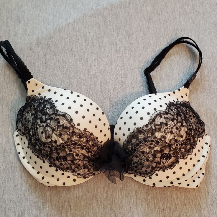 White/Black Dot Victoria's Secret Dream Angels Whisper Lace Push-Up Bra Nwot: Purchased Online. Please Note That Victoria's Secret Online Merchandise Did Not Always Come With Price Tags. Please Use The Offer Button Or Make A Bundle To Discuss Pricing. We Do Not Discuss Pricing In The Comments. Loveableshoppe Everywhere! Bra Victoria's Secret, Coquette Lace Bra, Body Goals Bras, Mermaid White Bra, Victorias Secret Black Bra, Chte Bras, White Button Down Black Lace Bra, Cute Bras Victoria's Secret Push Up, Pretty Little Thing Bras