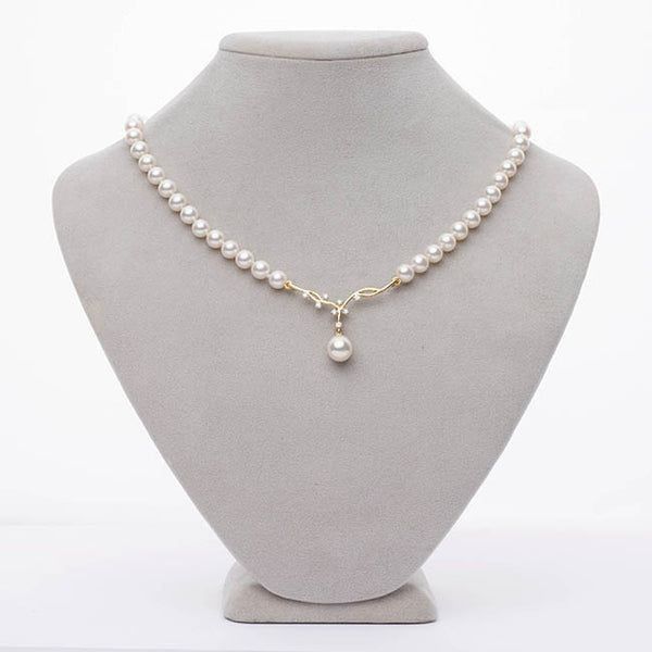 Pearls Necklace Designs, Modern Pearl Necklace Design, Subtle Jewelry, Pearl Diamond Necklace, Custom Jewelry Necklaces, Simple Pearl Necklace, Classic Pearl Necklace, Necklaces Pearl, Pure Gold Jewellery