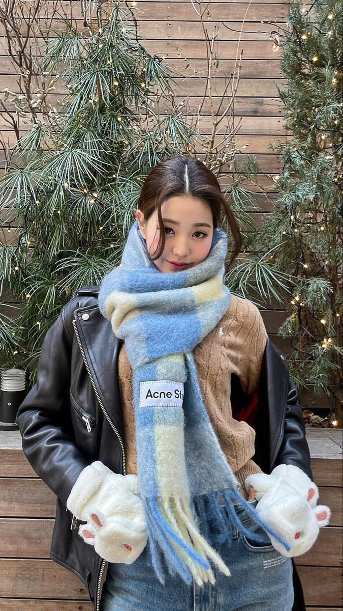 Blue Scarf Outfit, Outfits With Scarf, Blue Outfit Winter, Acne Scarf, Baby Blue Outfit, Korean Style Winter, Scarf Outfit Winter, Scarf Aesthetic, Snow Girl