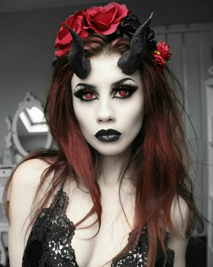 “Gorgeous @charlotte_ameliaax - ⚘♥⚘ . . . . . #gothic #goth #gothicgirl #evil #devil #alternative…” Horror Smink, Karneval Diy, Unique Halloween Makeup, Demon Makeup, Makeup Zombie, Devil Makeup, Makeup For Halloween, Halloweenský Makeup, Halloween Make-up Looks