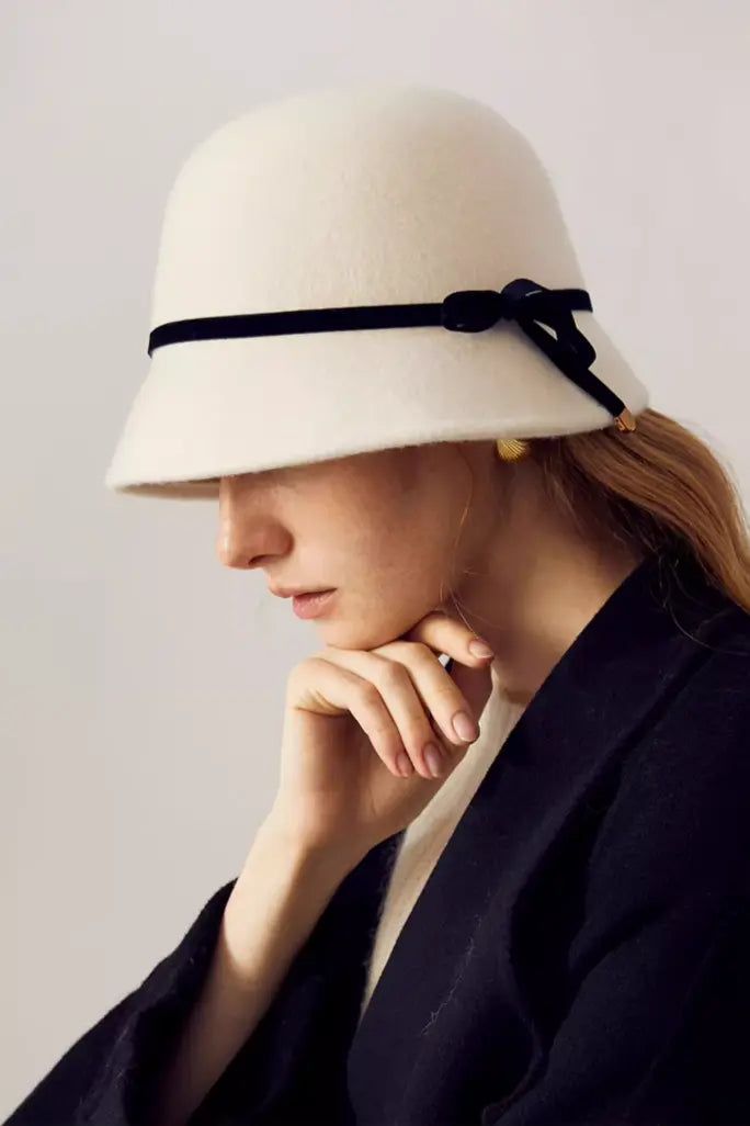 Elegant Vintage Wool with Chic Bow Embrace timeless fashion with our French-Inspired Wool Cloche Hat. Crafted from luxurious 100% high-quality merino wool, this hat combines exceptional warmth and breathability. Its natural luster adds a sophisticated charm, perfect for elevating any outfit. Inspired by Audrey Hepburn's classic style, this cloche hat is not just a headwear but a fashion statement, blending seamlessly with both contemporary and vintage aesthetics. Style #: WWAI5A3 20s Hat, Top Hat Women, Luxury Classic Cloche Hat, Chic Hat, Wool Hat Bands For Fall, Winter Wool Mini Hat With Curved Brim, Elegant Hats For Women, Winter Wool Mini Hats With Short Brim, Chic Wool Fedora Hat