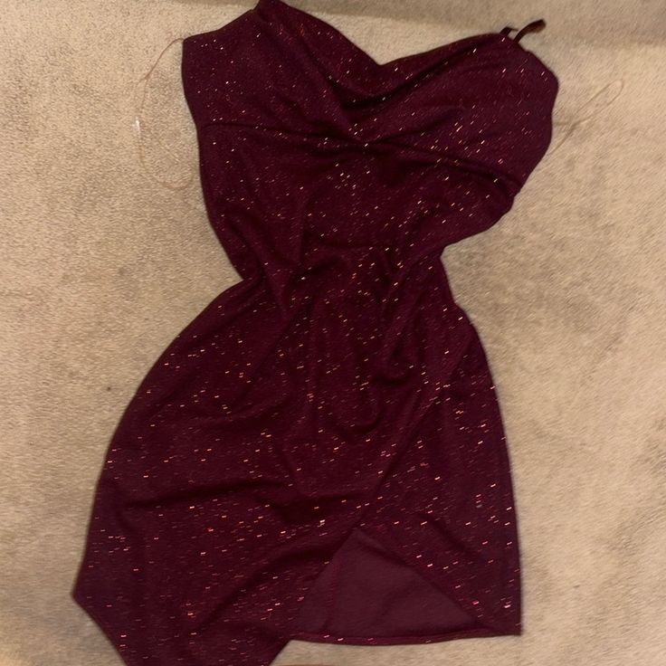 Perfect For Homecoming Or Any Other Formal Occasion Nwot Dark Red Hoco Dress, Red Hoco Dress Short, Dress Ideas For Prom, Dark Red Short Dress, Short Maroon Dress, Highschool Dance, Winter Dance Dresses, Red Hoco Dress, Hoco Dress Short