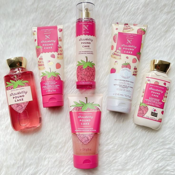 Short Cake, Bath N Body Works, Bath And Body Works Perfume, Shower Skin Care, Pretty Skin Care, Bath And Body Care, Perfume Lover, Bath And Bodyworks, Moisturizing Body Wash