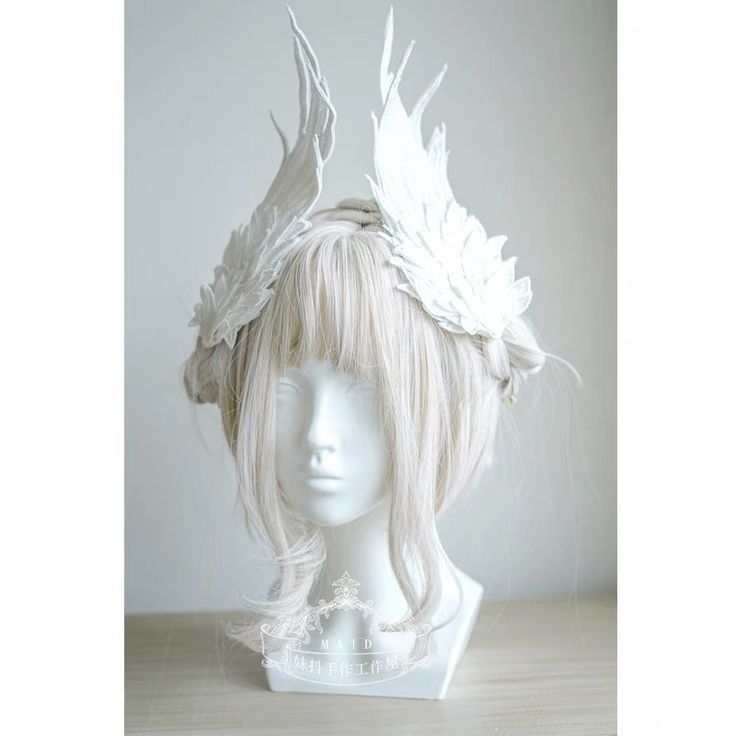 a mannequin head with white feathers on it