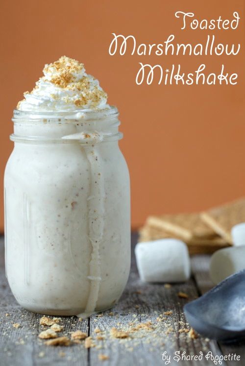 toasted marshmallow milkshake in a mason jar