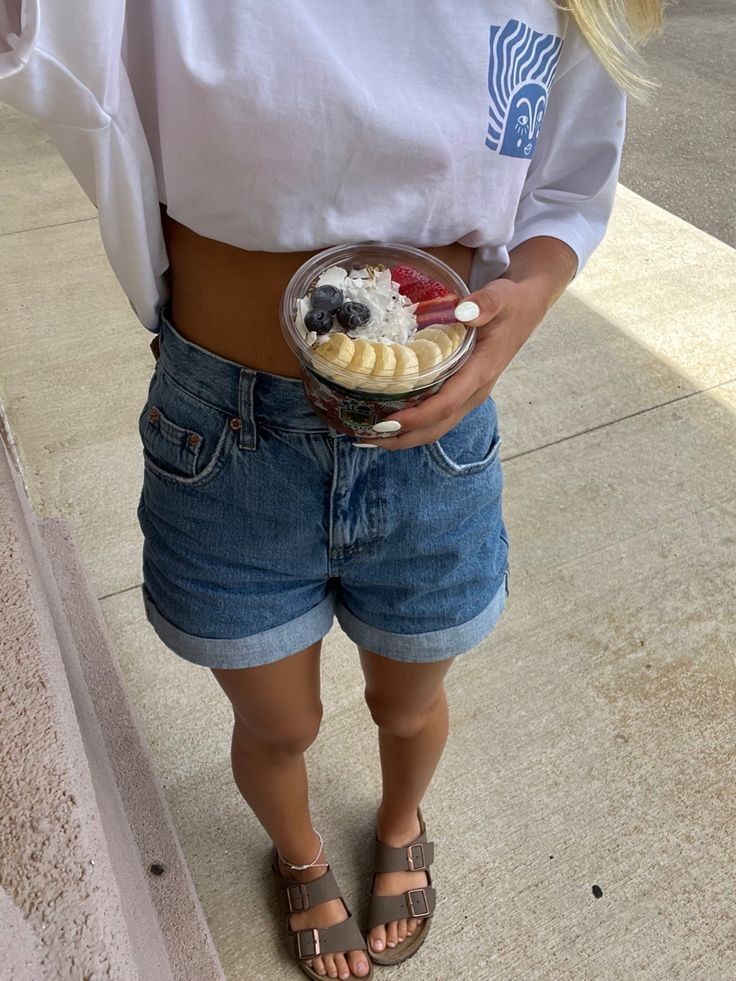 Summer Outfits Birkenstocks, Arizona Birkenstock Outfit Summer, Berkinstock Sandals Outfit, Summer Birkenstock Outfit, Clogs Outfit Ideas, Birkenstock Outfit Women, Birkenstock Summer Outfit, Arizona Birkenstock Outfit, Birkenstock Arizona Outfit