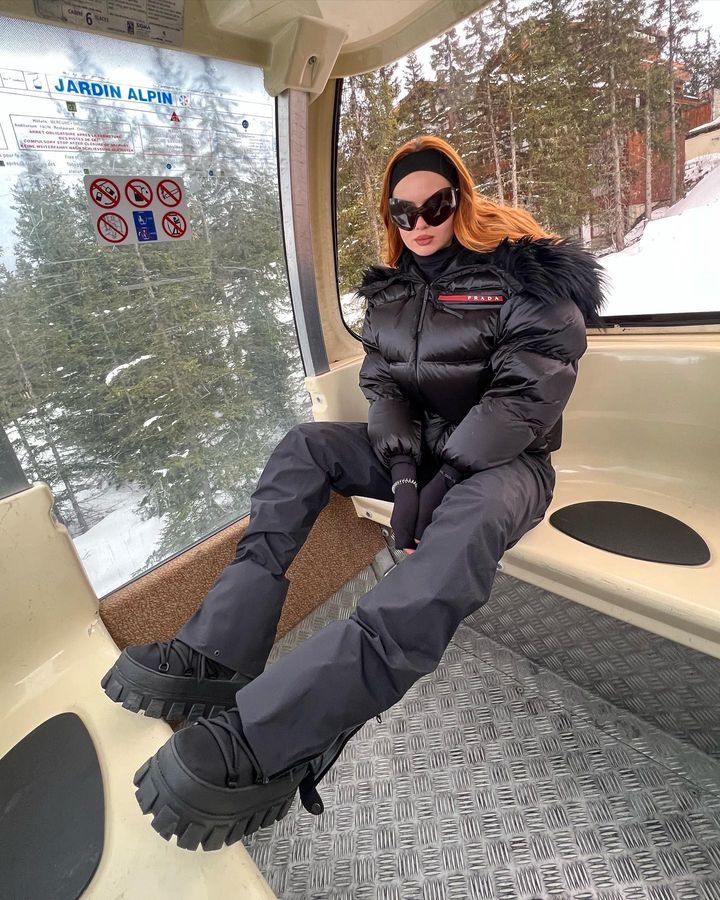 Jordan (@jo.rdan) • Instagram photos and videos Prada Boots Outfit, Snow Bunny Outfit, Snow Boots Outfit, Chalet Girl, Prada Coat, Snow Day Outfit, Apres Ski Outfits, Boots Prada, Prada Boots