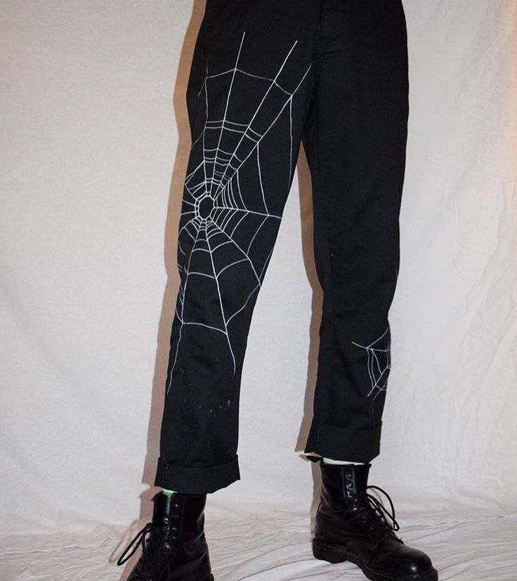 Bleach Art Pants, Witchy Pants, Spiderweb Pants, Clothing Customization, Painted Clothes Diy, Spider Webs, Painted Clothes, Goth Outfits, Grunge Style