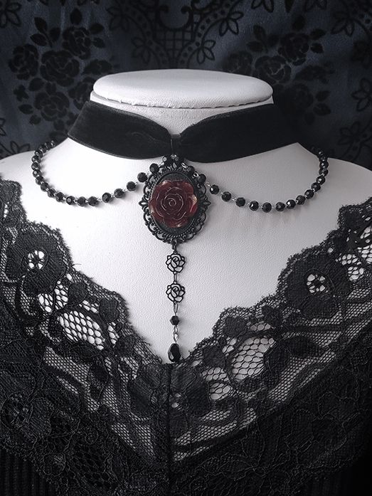 Gothic Vampire Accessories, Soft Goth Accessories, Gothic Prom Accessories, Dark Jewelry Gothic, Vampire Goth Accessories, Romantic Goth Jewelry, Gothic Beaded Jewelry, Collares Dark, Vintage Goth Outfits