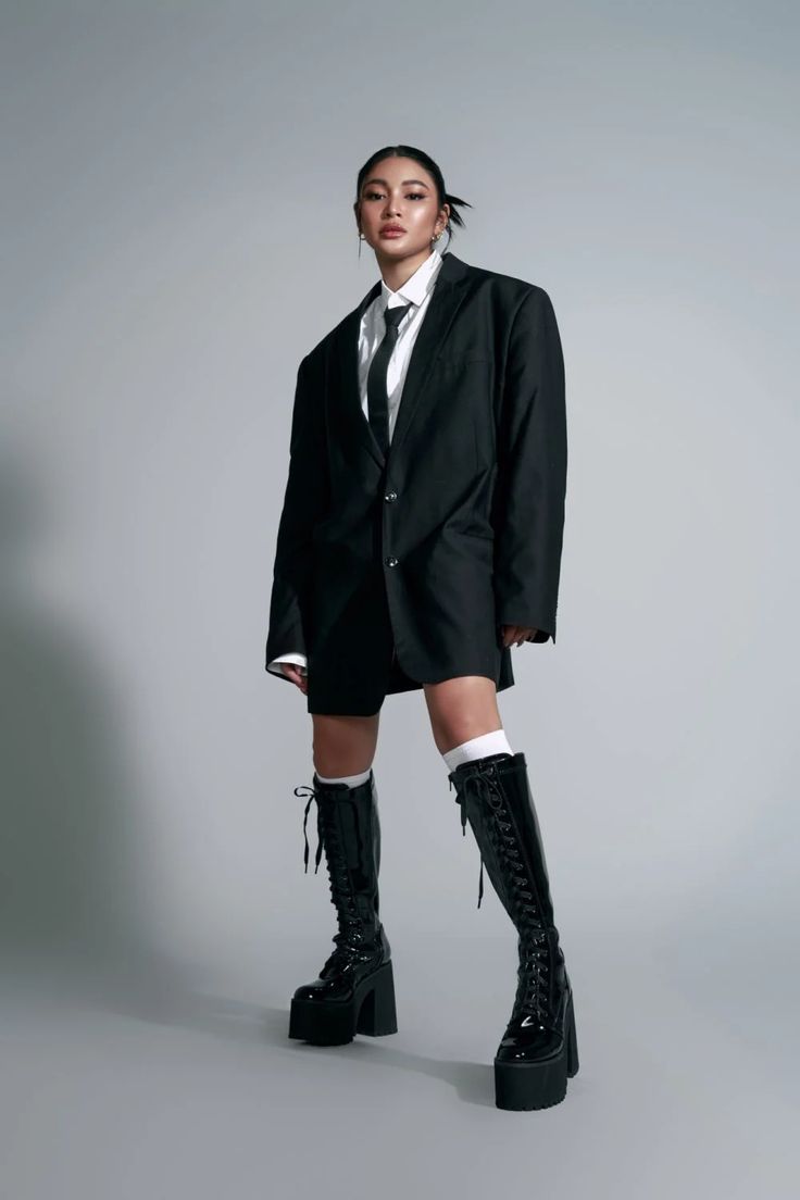 NADINE LUSTRE Blazer Photoshoot Women, Female Gaze, Blazer Outfits Casual, Nadine Lustre, Rave Fashion, Woman Suit Fashion, Fashion Photography Poses, Androgynous Fashion, Photoshoot Concept