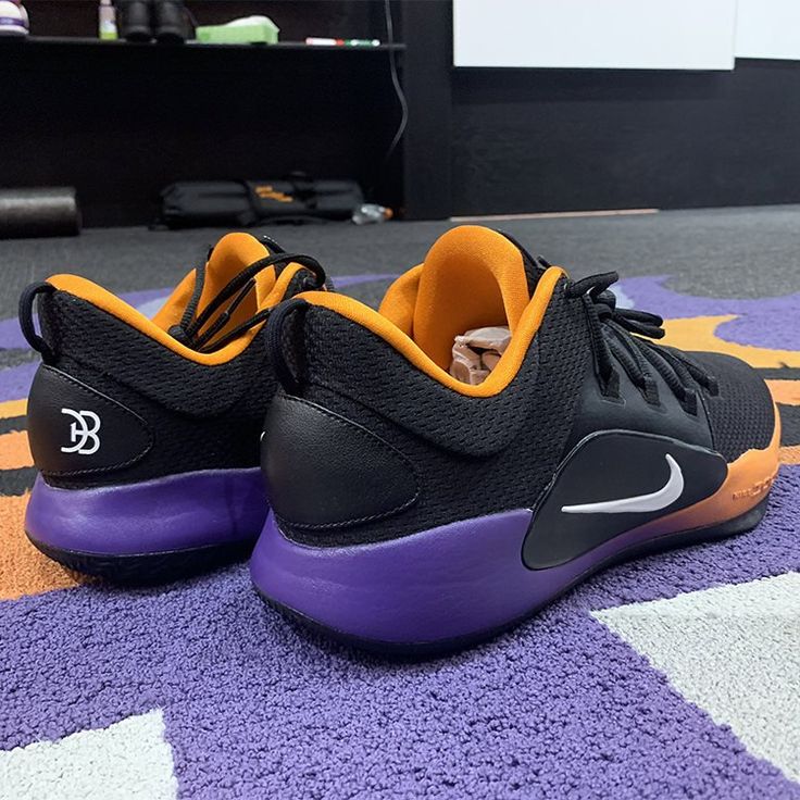 An Exclusive Look at Devin Booker's Nike PEs for the 2018-19 Season | Nice Kicks Devin Booker Shoes, Pe Shoes, Basketball Tournament, Nba Wallpapers, Basketball Wallpaper, Basketball Leagues, Devin Booker, Phoenix Suns, Nba Teams