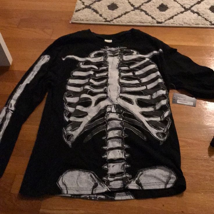 New With Tag Long Sleeve Skeleton Shirt, Skeleton Tshirt Long Sleeve, Bleach Skeleton Shirt, Cool Bleach Shirt Designs, Bleach Tshirt Designs, Bleach Shirt Design, Skeleton Shirt Outfit, Spine Shirt, Skeleton Neck