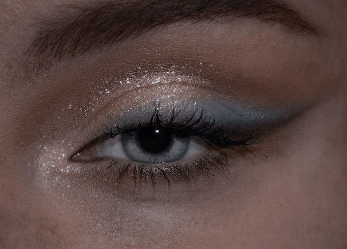 Eyeshadow Looks To Go With Blue Dress, Homecoming Makeup With Blue Dress, Prom Makeup Brunette, Silver Makeup Looks For Prom Hooded Eyes, Simple Sparkly Eyeshadow, Natural Prom Makeup Blue Dress, Silver Make Up Looks Glitter Eye, White Homecoming Makeup, Natural Silver Eye Makeup