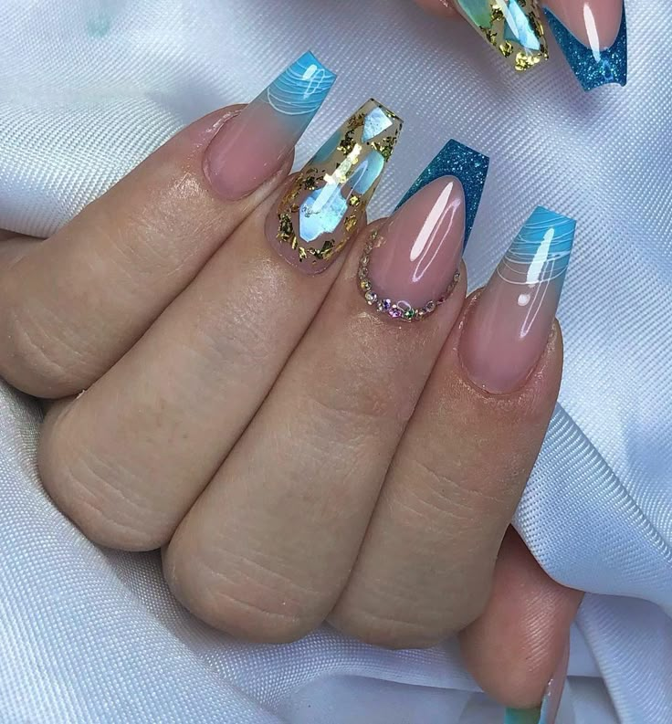 Nails With Shell Flakes, Sea Shell Nails Acrylic, 3d Seashell Nails, Seashell Encapsulated Nails, Neon Nail Designs, Wow Nails, Ombre Nail Designs, Glamour Nails, Sassy Nails