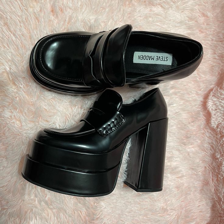 New In Box. Sole Has Some Dust From Trying Them On. Never Worn. Size 6.5. Tall Platform Shoes, Y2k Platform Shoes, Cute Chunky Shoes, Cute Shoes Women, Platform Shoes Outfit, Platform Boots Outfit, Vintage Steve Madden, Vanity 6, 90s Shoes