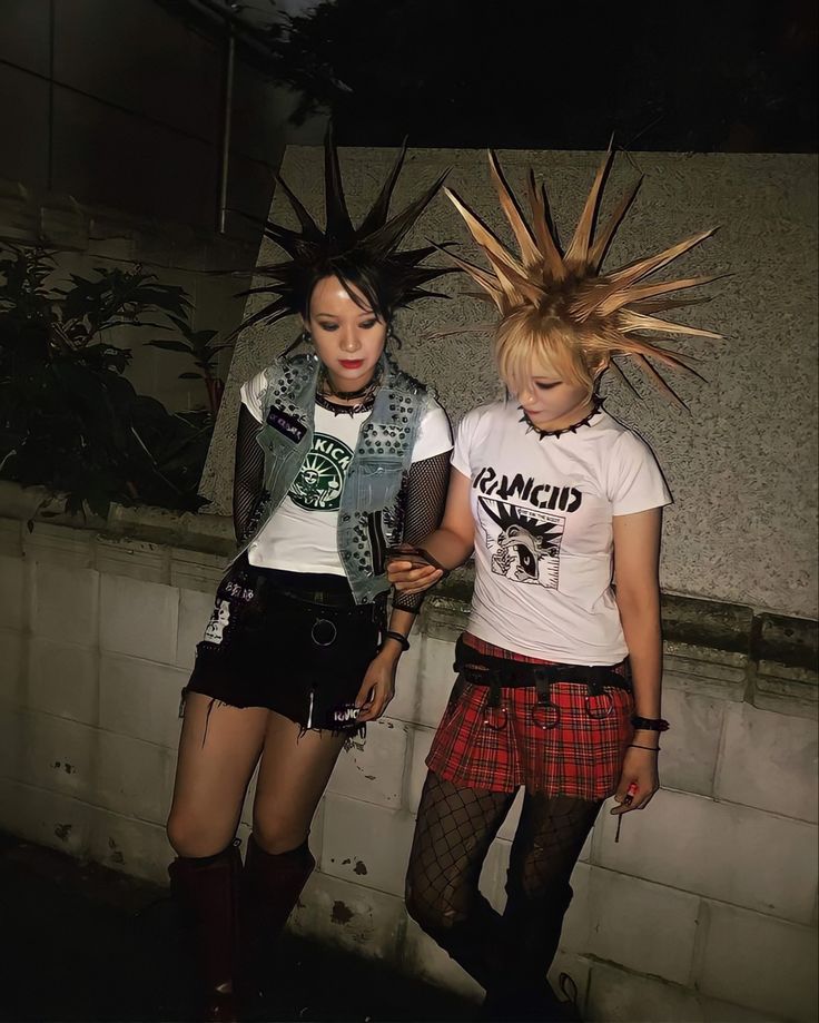 Punk Zombie Costume, Punk Fashion 2023, Punk 90s Fashion, 70’s Punk, 90s Punk Fashion Women, 70s British Punk Fashion, Punk 70s Fashion, Fem Punk Outfits, 70s Punk Outfits