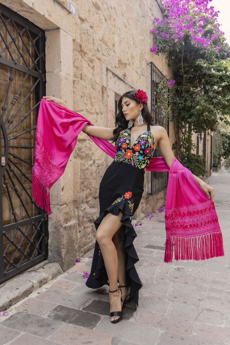 Mexican Night Outfit, Outfit Fiesta Mexicana, 16 De Septiembre Outfit Ideas, Mexican Party Outfit, Mexican Outfits For Women, Mexican Clothing Style, Mexican Bridesmaid Dresses, Outfit Mexicano, Mexican Shawl