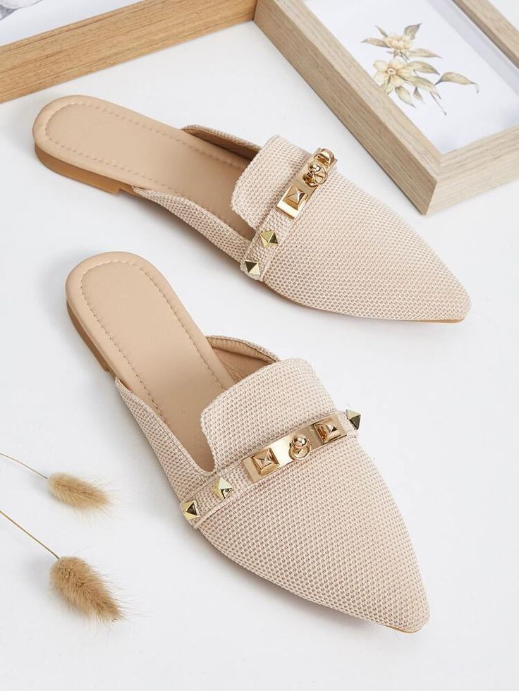 Half Shoes, Shoes Heels Classy, Cute Shoes Heels, Fashion Shoes Sandals, Sneakers Street Style, Ladies Sandals, Classy Shoes, Best Shoes For Men, Flat Mules