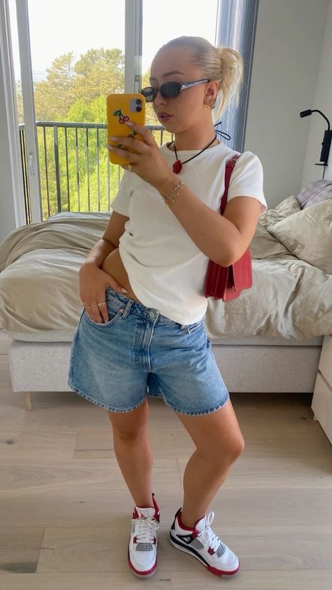 Big Jean Shorts Outfit, Denim Shorts Outfit Summer, Summer Jorts, Adidas Spezials, Jorts Outfit, High Waisted Mom Shorts, Spain Outfit, Denim Shorts Outfit, Denim Skirt Outfits