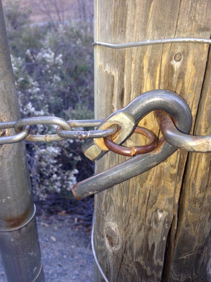 a metal chain is attached to a wooden post