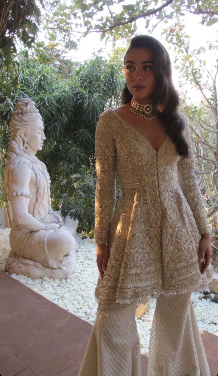 Tania Shroff, Casual Bridal Dress, Outfits Gorditas, Indian Bridesmaids, Desi Wedding Dresses, Indian Bride Outfits, Anita Dongre, Classy Outfits For Women, Pakistani Dresses Casual