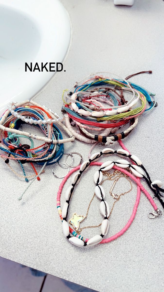 Summer Jewelry Aesthetic Bracelet, Preppy Pura Vida Bracelets, Pura Vida Bracelets Stacked, Beach Aesthetic Jewelry, Pura Vida Bracelets Aesthetic, Beachy Jewelry Aesthetic, Beach Bracelets Aesthetic, Diy Pura Vida Bracelets, Aesthetic Summer Bracelets