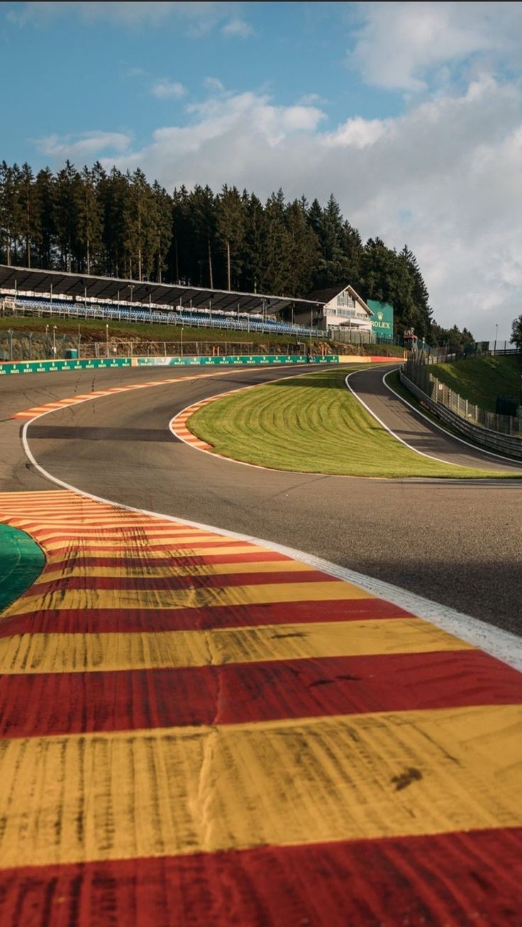 an image of a race track with the words spa on it