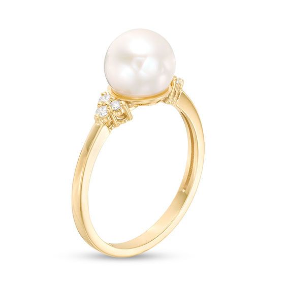 Indulge her chic sensibilities with this beautiful pearl ring. Crafted in 14K gold, this gorgeous design showcases a lustrous 7.5-8.0mm freshwater cultured pearl elegantly flanked by trios of sparkling diamond accents. Polished to a bright shine, this ring exudes sophistication. Pearl Engagement Ring Vintage, Pearl Engagement Ring Set, Frog Wedding, Pearl Ring Design, Pearl Wedding Ring, Dream Wedding Ring, Pearl Engagement Ring, Sparkling Diamond, Pearl Diamond