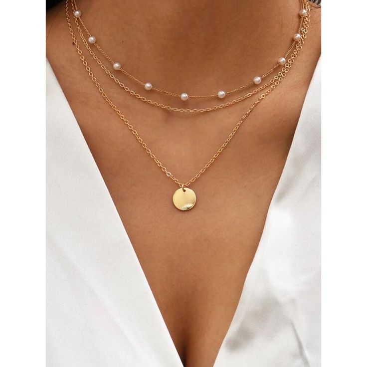 Gold Toned Material Iron 2 Pieces Faux Pearls Pendant Necklace Fashion Jewelry No Trades. Offers Welcomed! Cute Chains, Jewellery Minimalist, Frame Necklace, Trending Necklaces, Celtic Knots, Jewelry Accessories Ideas, Party Necklace, Elegante Casual, Jewelry Lookbook