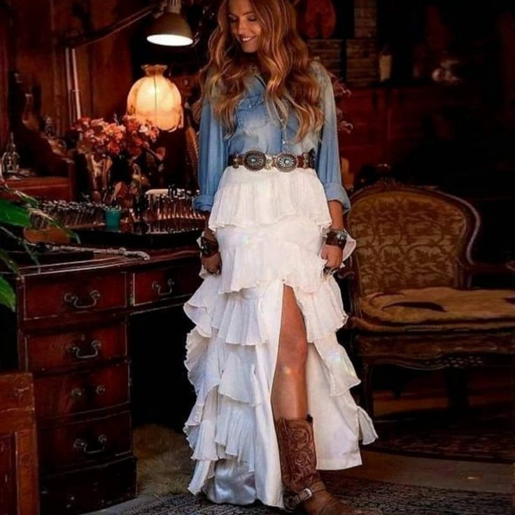 New Arrival White Ruffles Tiered Long Skirts With High Side Split Sexy Skirt Zipper Custom Made Mode Country, Long Tiered Skirt, Look Boho Chic, Mode Kimono, Bridal Skirts, Looks Country, Mode Boho, Long Skirts, Beautiful Skirts