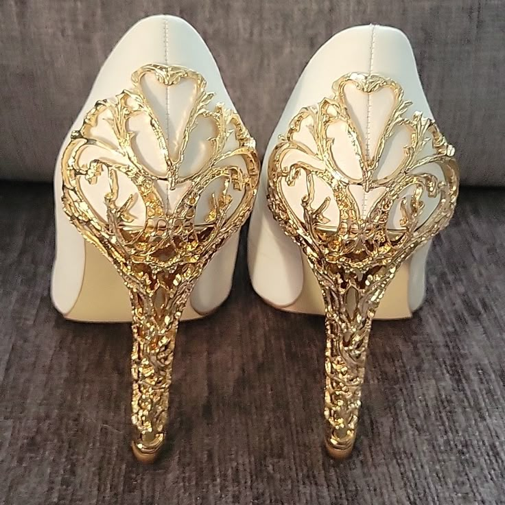 Never Worn Ivory Colored Heels With Gold Heel Filigree. Size 8.5. 3inch Stiletto. Desi Wedding Shoes, Tangled Wedding Shoes, Champagne Heels Prom, White Quince Heels, Ethereal Heels, Beauty And The Beast Heels, Gold Bridal Heels, Wedding Heels Elegant, Royal Heels