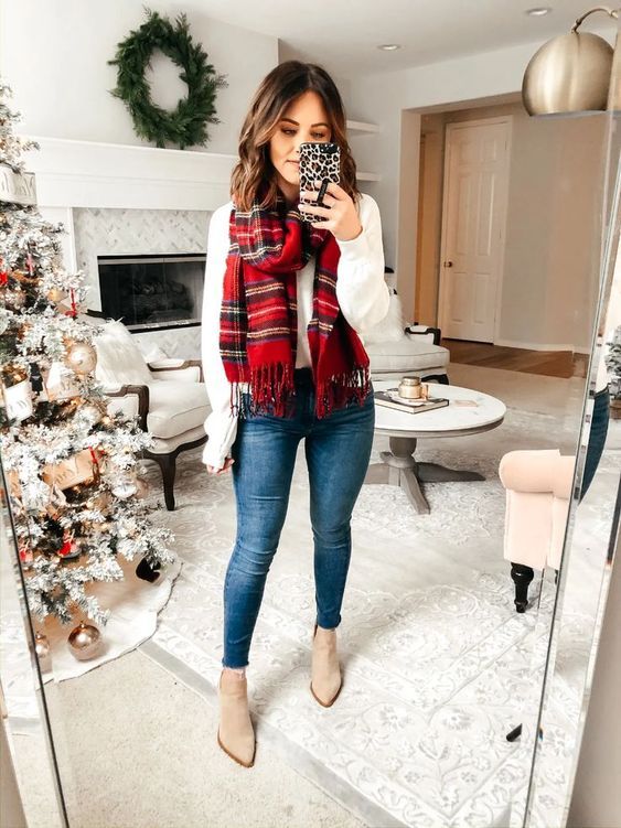 101 Simple Christmas Outfit Ideas » Lady Decluttered Simple Christmas Outfits, Christmas Outfits Dressy, Christmas Clothing Ideas, Christmas Fashion Outfits, Christmas Outfit Inspiration, Christmas Outfit Casual, Holiday Outfits Summer, Outfit 2020, Cute Christmas Outfits