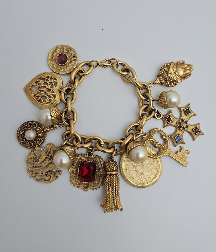 Vintage 1980s French Etruscan Couture Matte Gold Toned Charm Bracelet. Estate | eBay Fine Jewelry Gold, Gold Streetwear Jewelry, All Gold Jewellery, Gold Jewelry Styling, Unique Jewelry Vintage Antiques, Statement Jewelry Gold, Cool Vintage Jewelry, Chunky Gold Charm Bracelet, Gold Crystal Jewelry