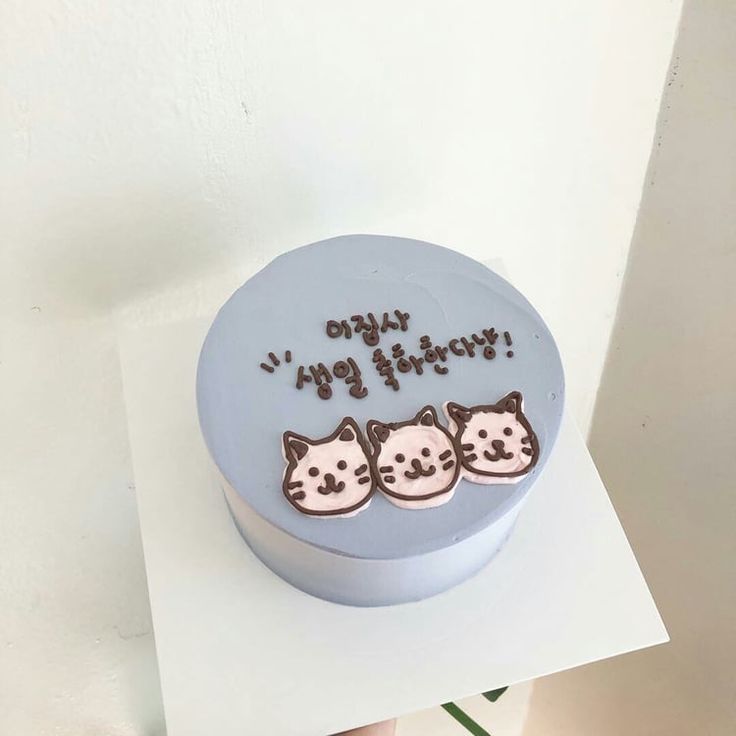 a birthday cake with three cats on it