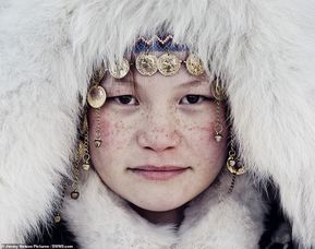 A girl from the Nenets tribe of Siberia; they speak either the tundra or forest languages ... Tribes In India, Jimmy Nelson, Ural Mountains, Indigenous Tribes, Indigenous Culture, Moving Image, People Of The World, World Cultures, 인물 사진