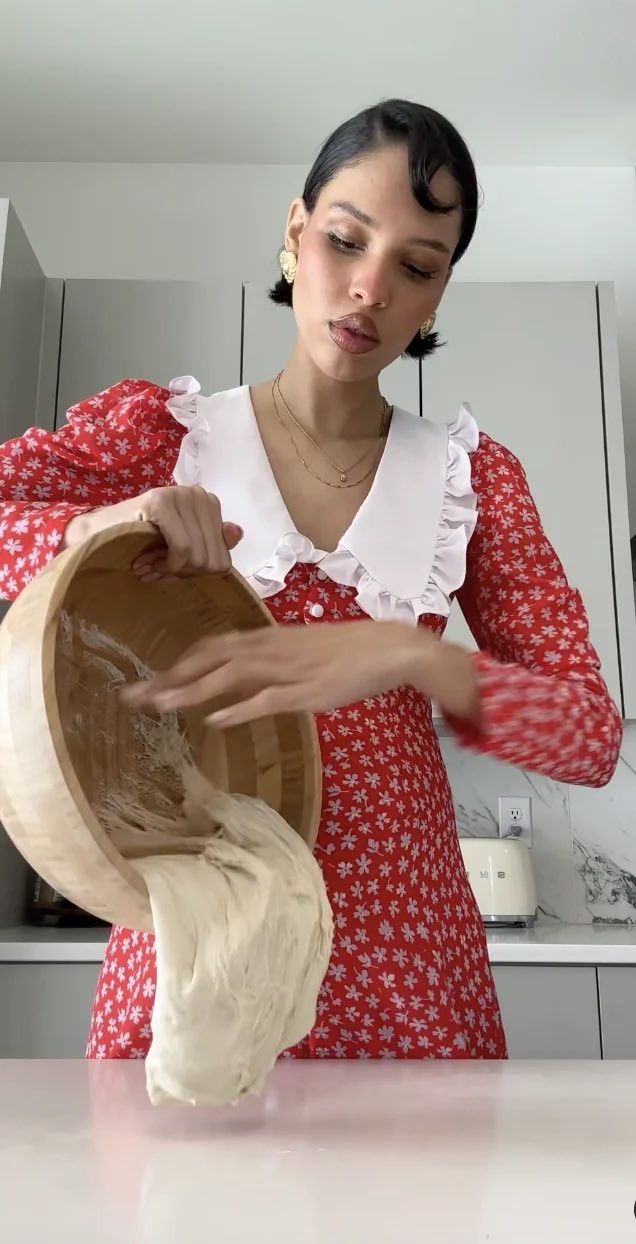 nara smith Nara Smith Hairstyle, Nara Smith Cooking, Naraaziza Smith, Domesticity Aesthetic, Nara Smith Hair, Nara Smith Style, Nara Smith Aesthetic, Nara Smith Outfits, Nara Aziza