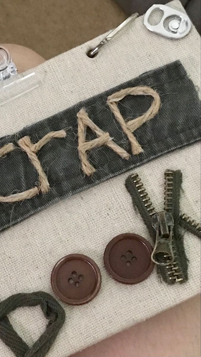 someone is holding a piece of fabric with buttons and letters on it that say dad