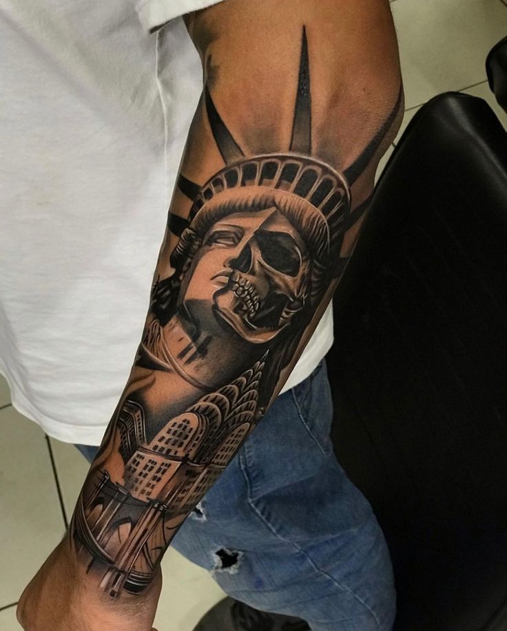 a man with a statue of liberty tattoo on his arm