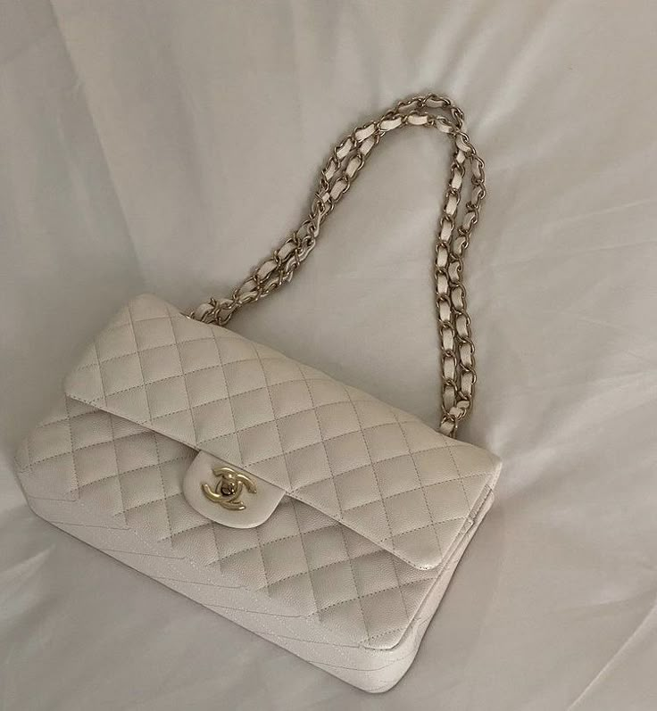 Channel Purse, White Chanel Bag, Luxury Bags Collection, Dream Bags, Chanel Purse, Girly Bags, White Purses, Luxury Purses, Bags Aesthetic