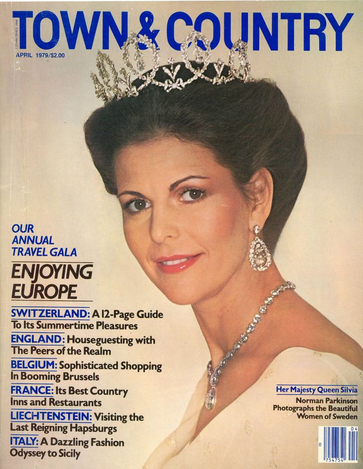 the front cover of town and country magazine featuring princess elizabeth, who is wearing a tiara