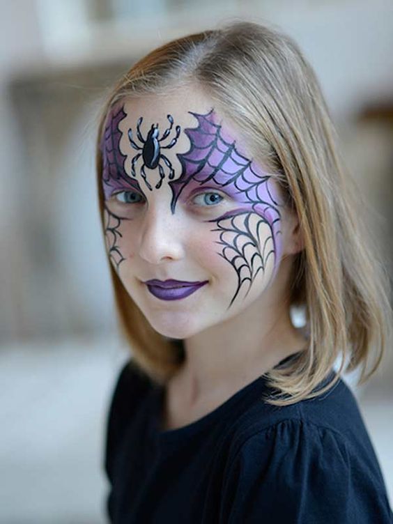 girl with black and purple spider web and spider face paint Carnaval Make-up, Halloween Makeup For Kids, Makeup Clown, Halloweenský Makeup, Halloween Fest, Face Painting Easy, Kids Face Paint, Face Painting Halloween, Halloween Makeup Easy