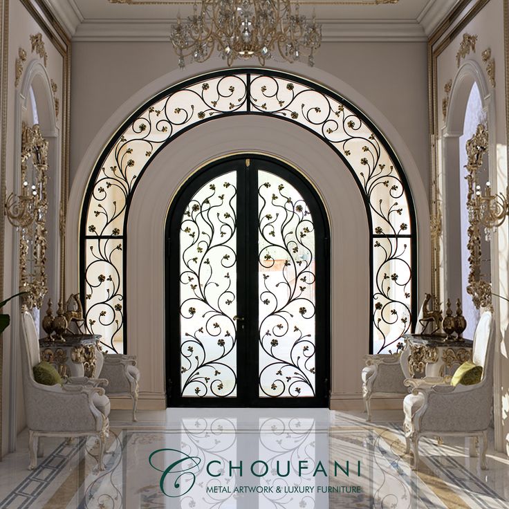 A home with a wrought iron arched door made of flowers and leaves encompassed by a arched decorative panel. Dolly House, الإمارات العربية المتحدة, Entrance Lobby, Tuscan Design, Entrance Door Design, Wrought Iron Doors, House Gate Design, Arched Doors, Interior Work