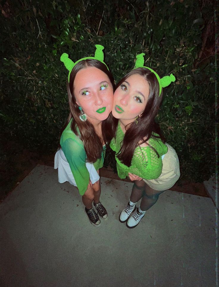 Shrek Theme Outfits, Shrek Rave Costume, Cute Shrek Costumes, Shrek Outfit Ideas, Shrek Costume Women, Shrek Rave Outfit, Shrek Halloween Costumes, Shrek Costume Ideas, Shrek Outfit