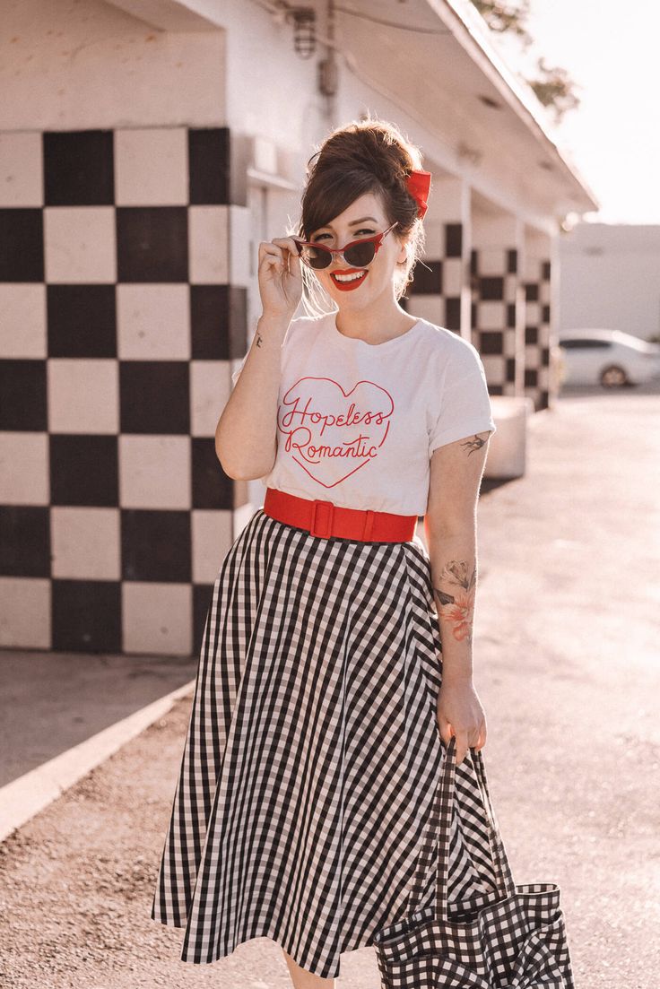 1950s Bowling Outfit, 1950s Skirt Outfit, 1950s Diner Outfit, Rockabilly Summer Outfits, Retro Vintage Outfits 1950s, Retro Colorful Outfits, 50s Skirt Outfit, Easy 50s Outfit, Retro Skirt Outfits