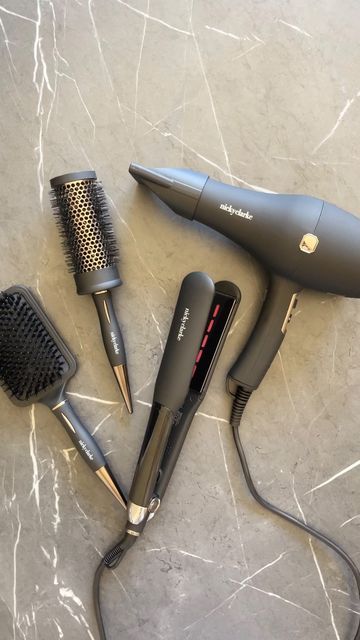 Hair Styling Tools Aesthetic, Doing Hair Aesthetic, Hair Tools Aesthetic, Hair Care Aesthetic, Hair Equipment, Hair Salon Pictures, Hair Saloon, Hair Salon Equipment, Blowdry Styles